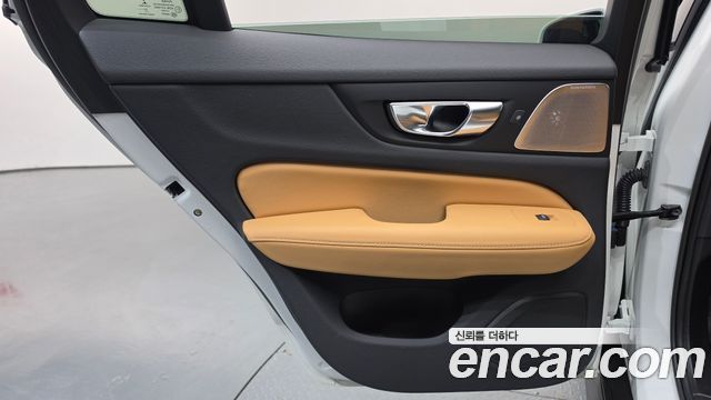 Volvo V60 2022 — photo 15