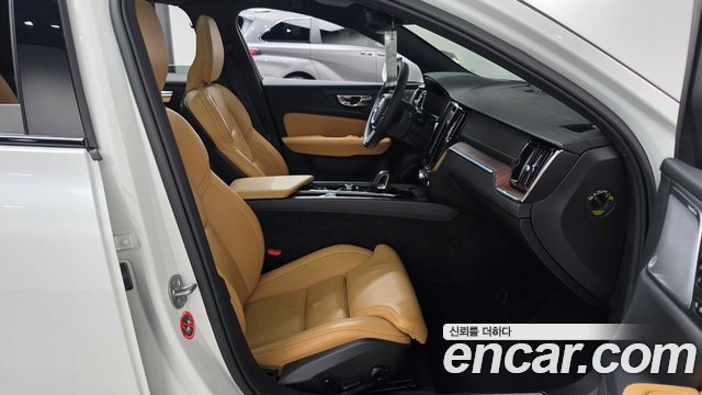 Volvo V60 2022 — photo 16