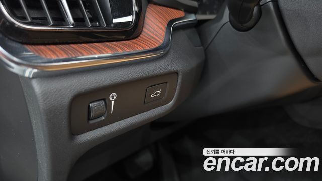 Volvo V60 2022 — photo 27