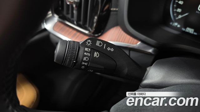 Volvo V60 2022 — photo 30