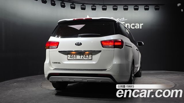 Kia Canival 2015 — photo 4