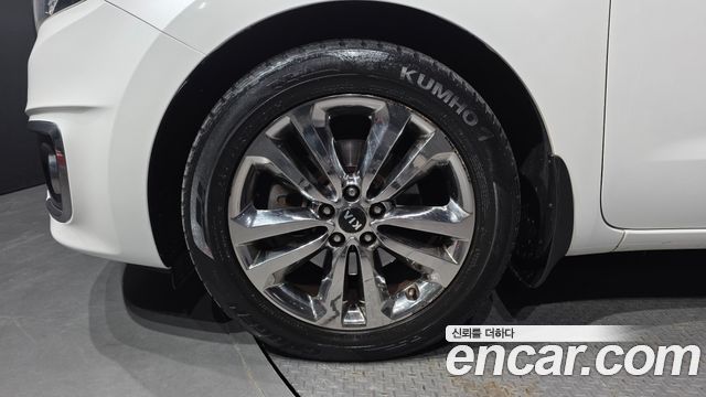 Kia Canival 2015 — photo 5