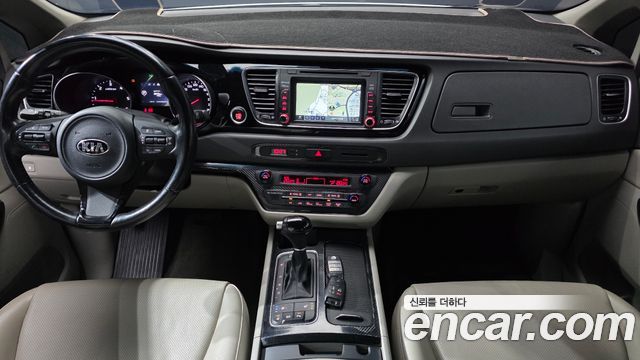 Kia Canival 2015 — photo 7