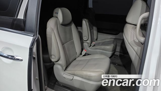 Kia Canival 2015 — photo 12