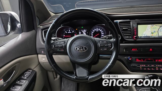 Kia Canival 2015 — photo 13