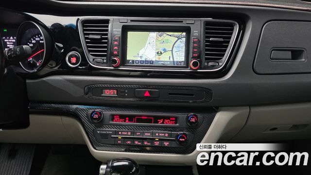 Kia Canival 2015 — photo 14