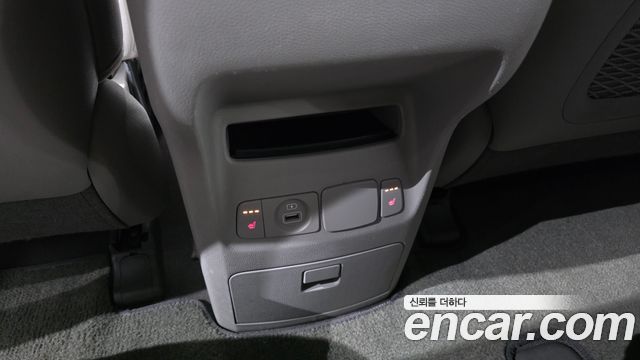 Kia Canival 2015 — photo 19