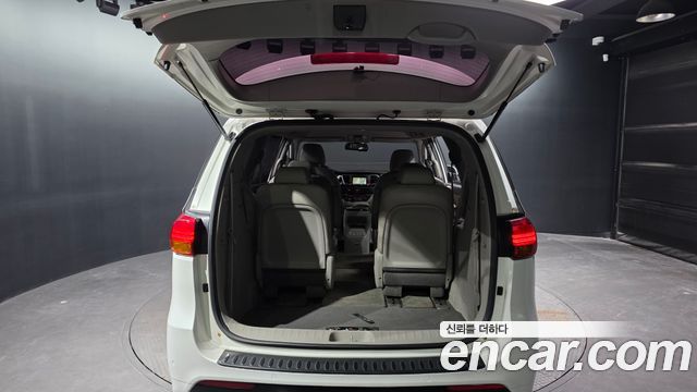 Kia Canival 2015 — photo 20