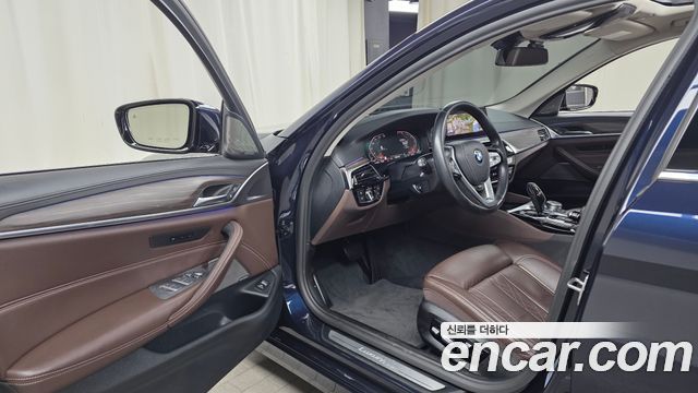 BMW 5-Series 2020 — photo 13