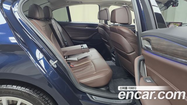 BMW 5-Series 2020 — photo 17