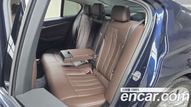 BMW 5-Series 2020 — photo 18
