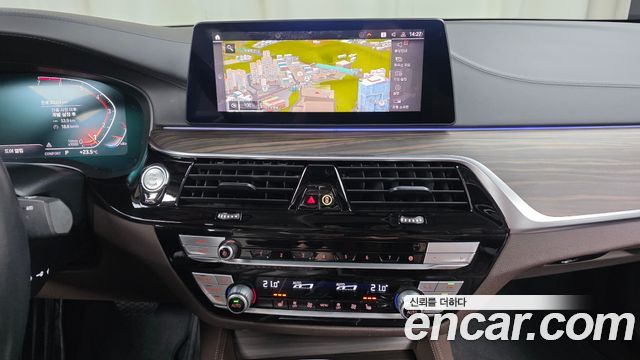 BMW 5-Series 2020 — photo 19