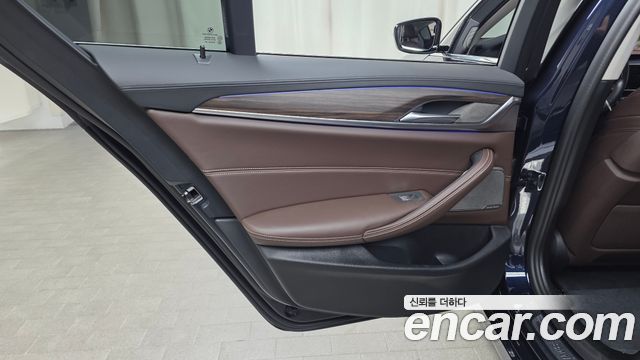 BMW 5-Series 2020 — photo 15