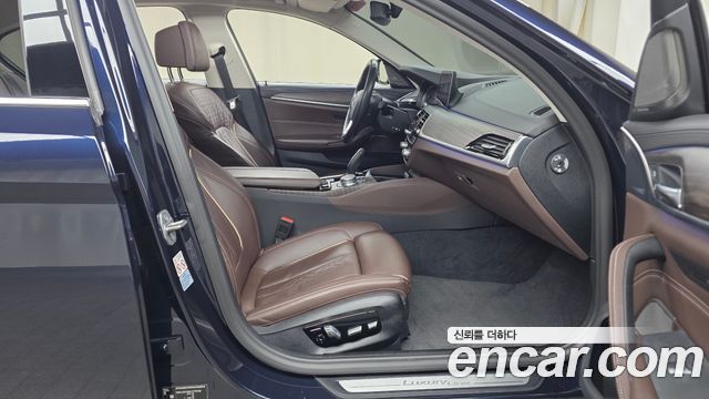 BMW 5-Series 2020 — photo 16