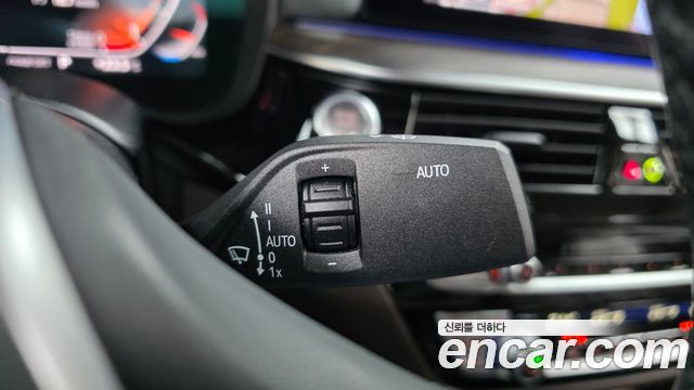 BMW 5-Series 2020 — photo 27
