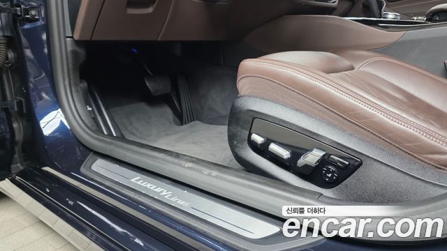 BMW 5-Series 2020 — photo 31