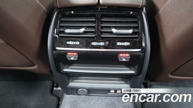 BMW 5-Series 2020 — photo 32