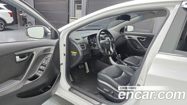 Hyundai AVANTE 2014 — photo 10
