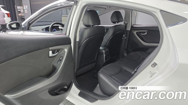 Hyundai AVANTE 2014 — photo 11