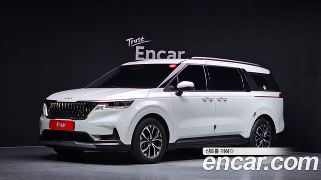 Kia Canival 2023 — photo 1