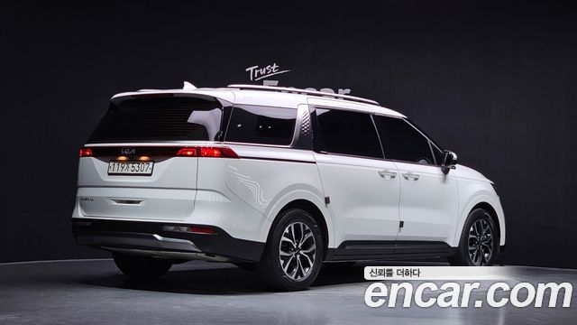 Kia Canival 2023 — photo 2