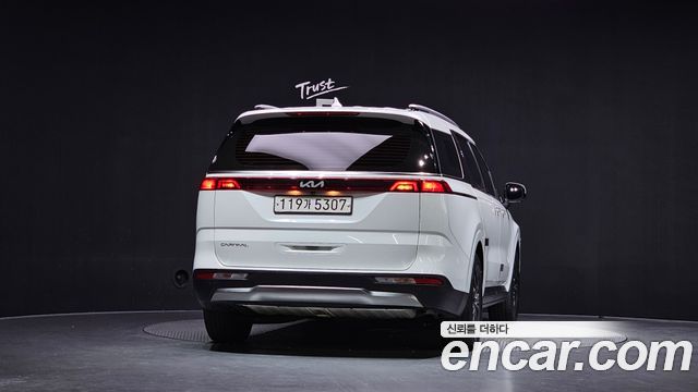 Kia Canival 2023 — photo 4