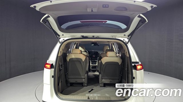 Kia Canival 2023 — photo 35