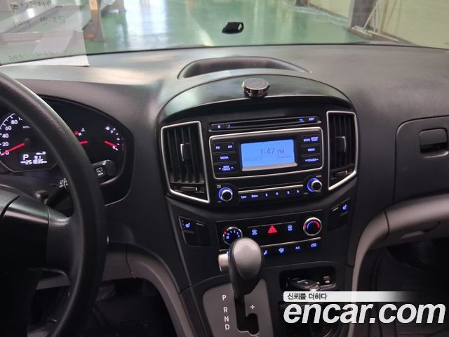 Hyundai Starex 2017 — photo 11