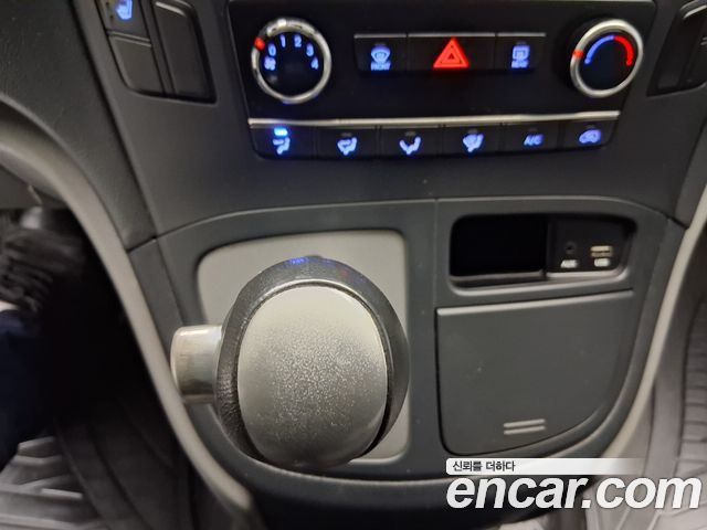 Hyundai Starex 2017 — photo 16