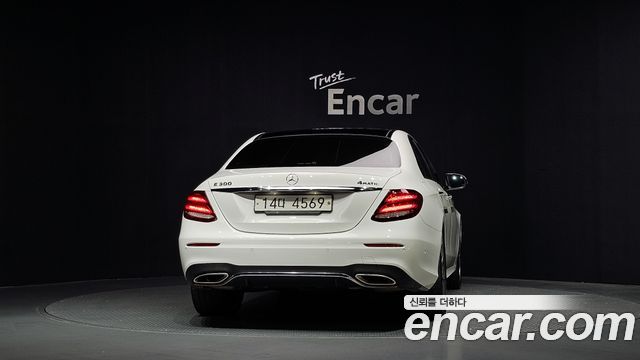 Mercedes-Benz E-Class 2017 — photo 4