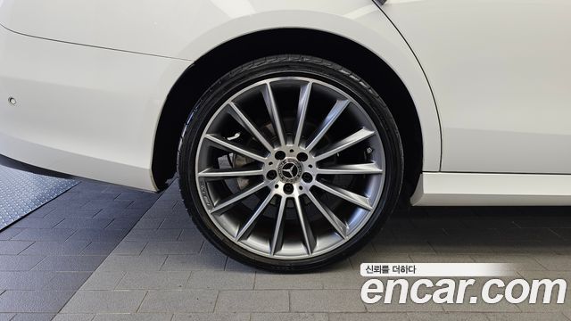 Mercedes-Benz E-Class 2017 — photo 5