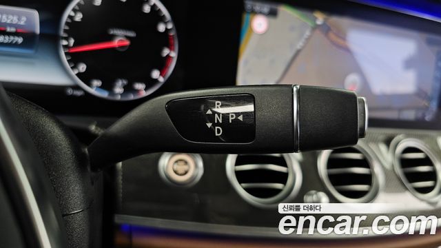Mercedes-Benz E-Class 2017 — photo 9
