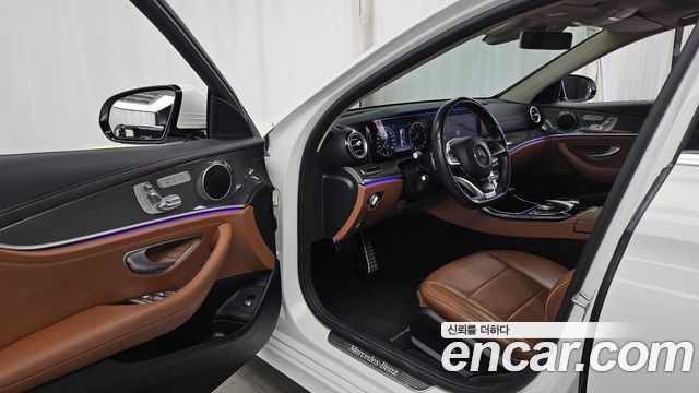 Mercedes-Benz E-Class 2017 — photo 10