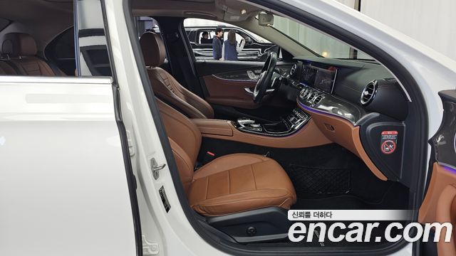 Mercedes-Benz E-Class 2017 — photo 11