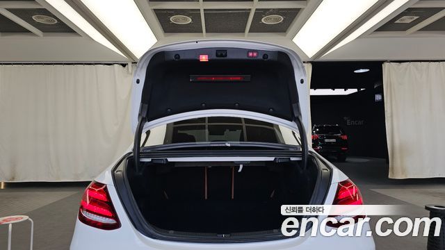 Mercedes-Benz E-Class 2017 — photo 20