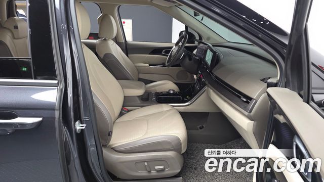 Kia Canival 2023 — photo 17