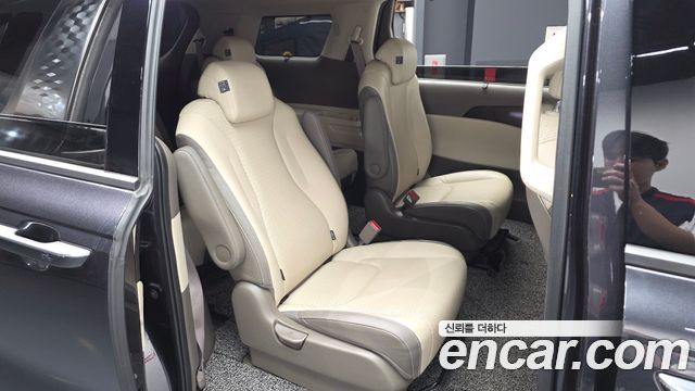 Kia Canival 2023 — photo 18