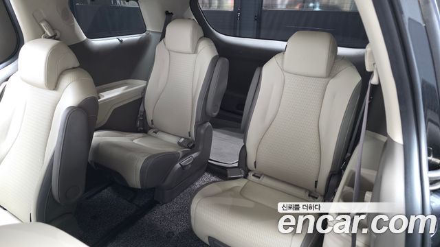 Kia Canival 2023 — photo 19
