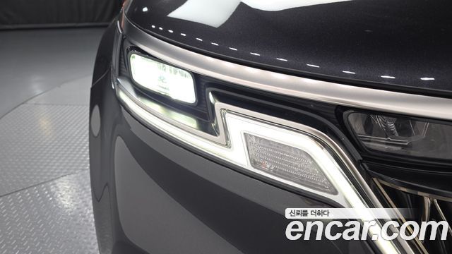 Kia Canival 2023 — photo 8