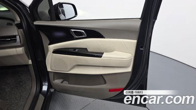 Kia Canival 2023 — photo 14