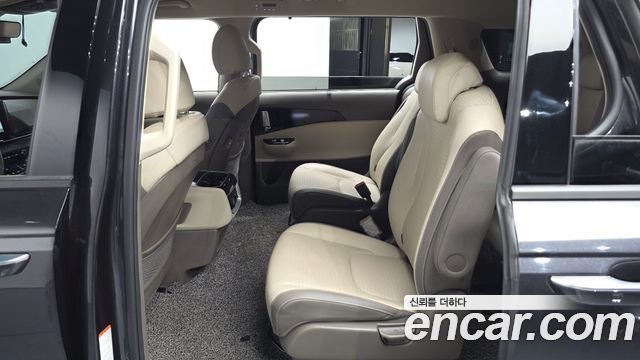 Kia Canival 2023 — photo 16