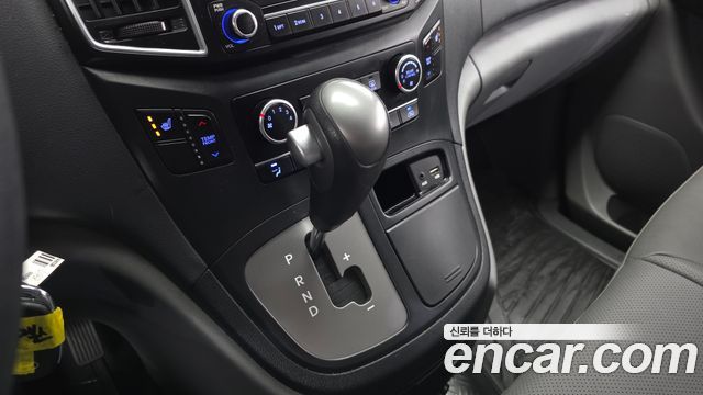 Hyundai Starex 2018 — photo 12