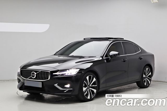Volvo S60 2023 — photo 1