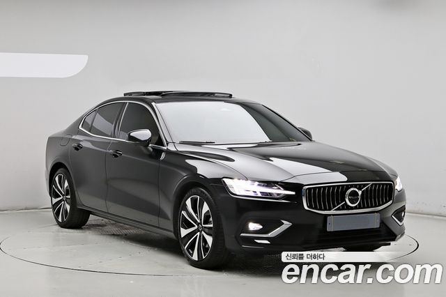 Volvo S60 2023 — photo 3