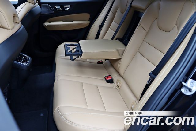 Volvo S60 2023 — photo 7