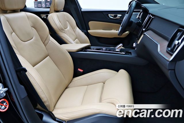 Volvo S60 2023 — photo 8