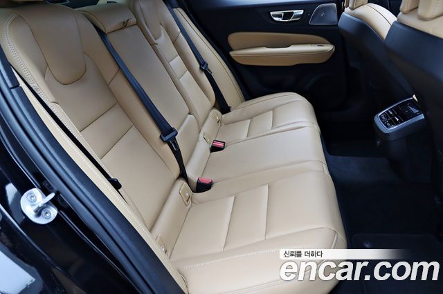 Volvo S60 2023 — photo 9