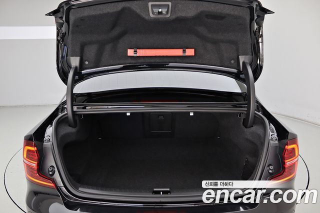 Volvo S60 2023 — photo 19