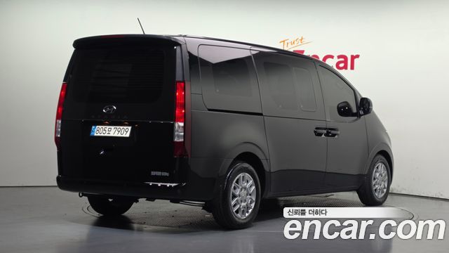 Hyundai Staria 2022 — photo 2