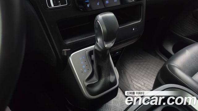 Hyundai Staria 2022 — photo 12